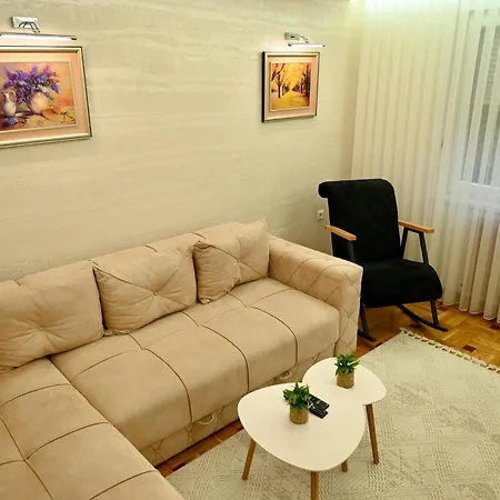 Hanan A نوفي بازار