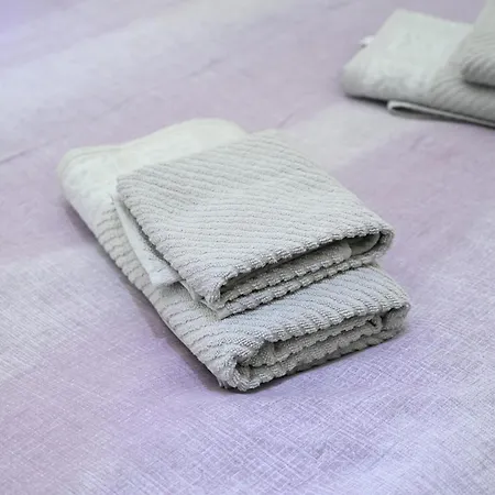 Hanan A نوفي بازار