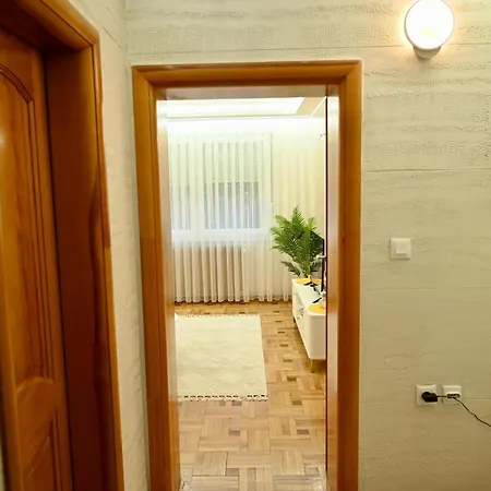 Hanan A نوفي بازار